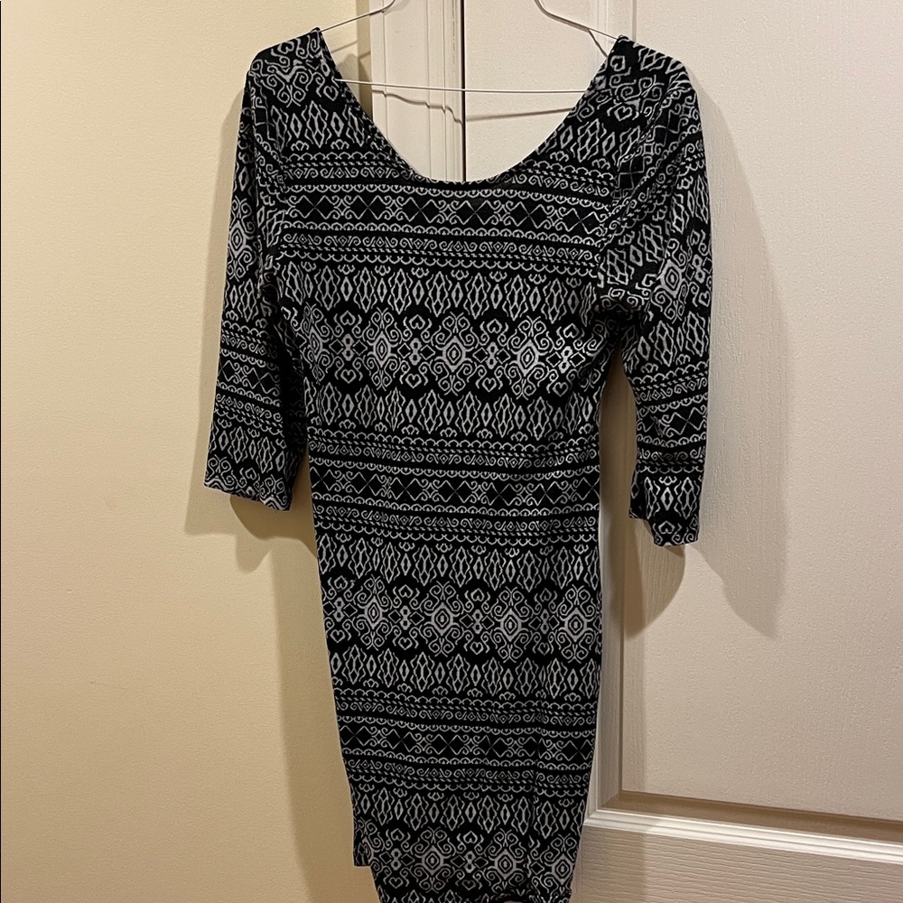 Black and White Patterned Women's lightweight sweater dress